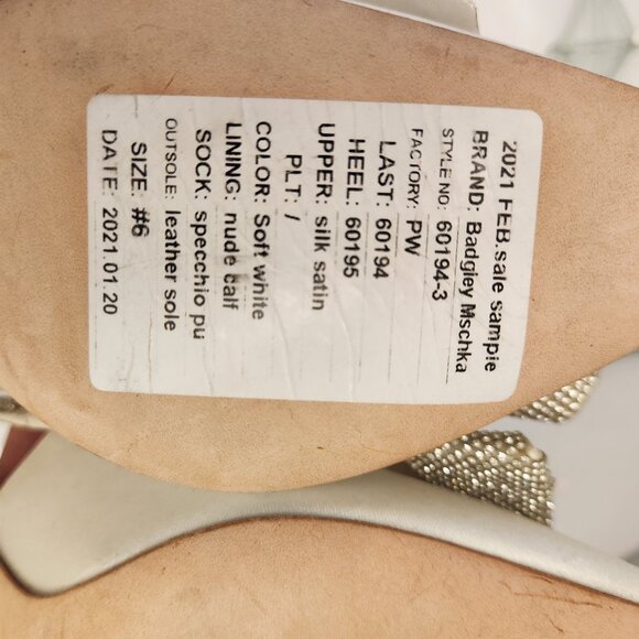 Badgley Mischka Bow detail sling back heels. NWT. Size 6 - Picture 10 of 11